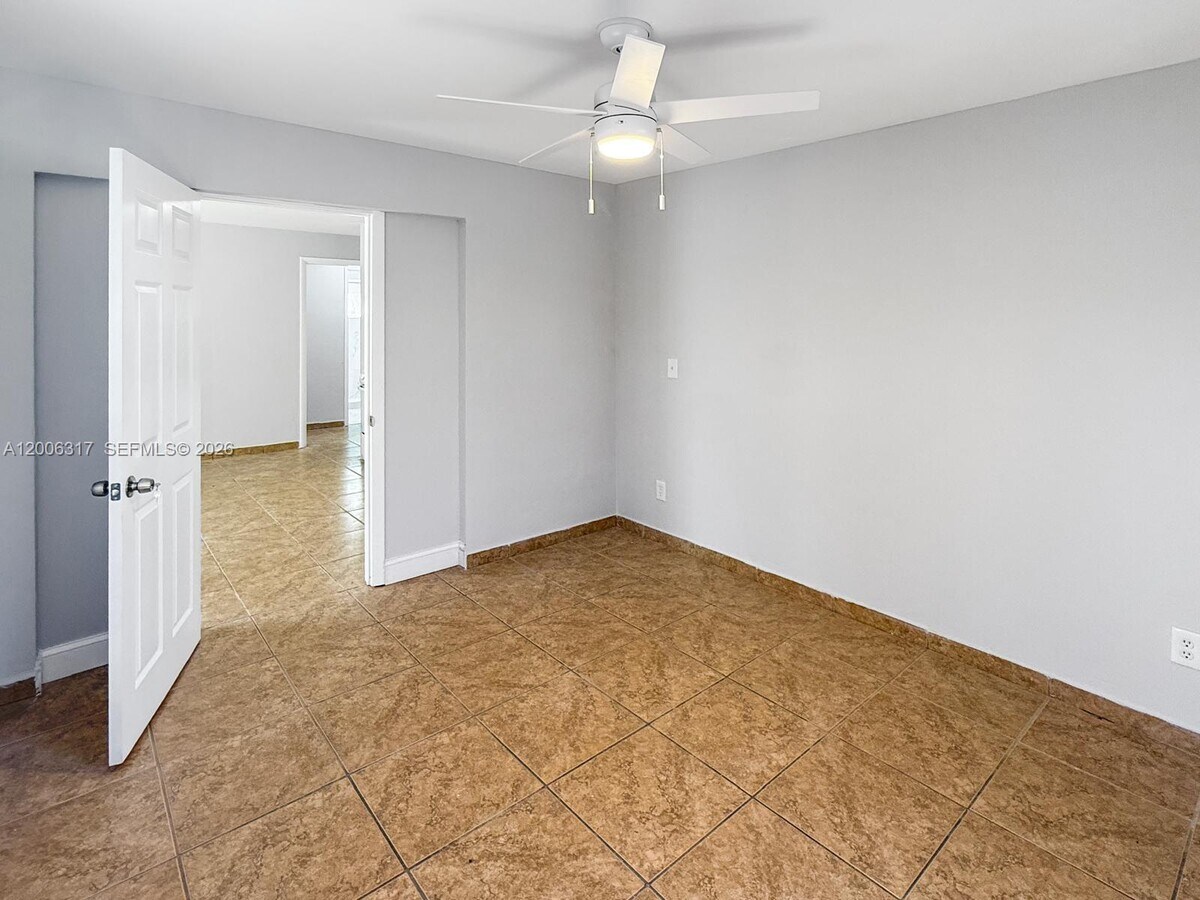 Photo - 1834 Harding St Unit 4