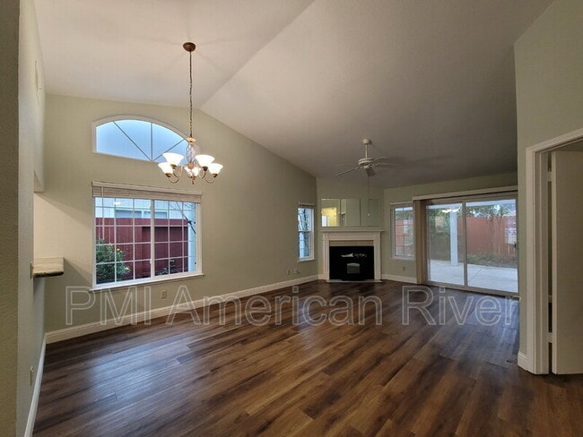 Photo - 5628 Bolton Way