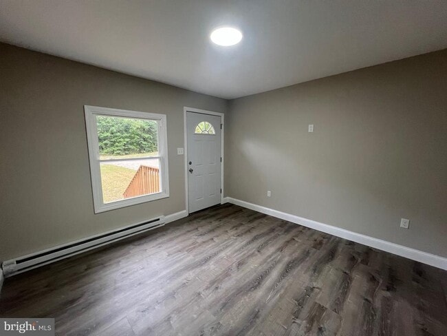 Building Photo - 6951 Weymouth Rd Rental