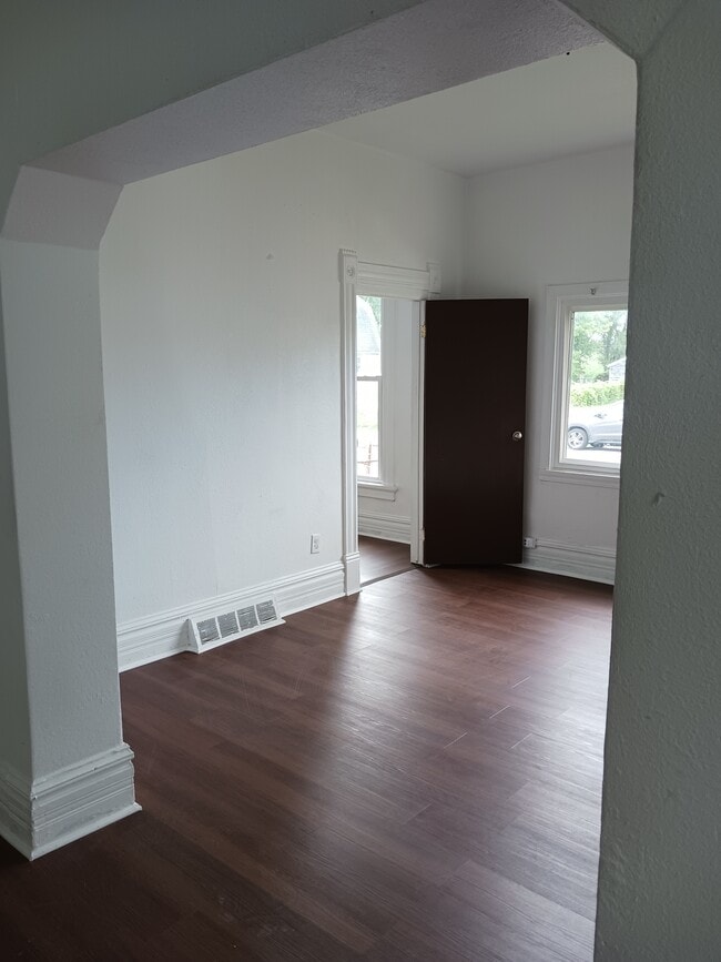 Building Photo - 1624 N Michigan St Rental