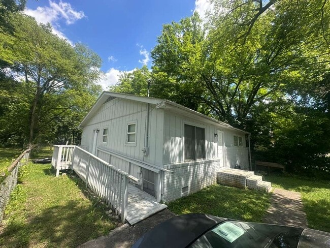 533 Branham Ave SW