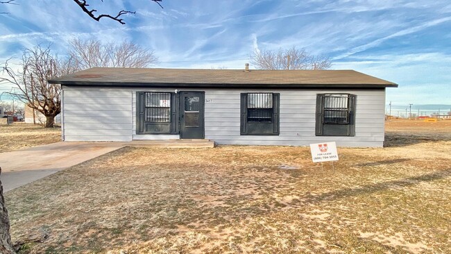 Building Photo - 3417 E 16th St Rental