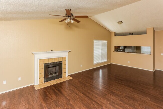 Photo - 1526 Chapman St