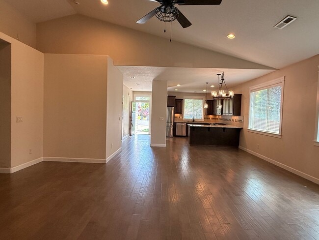 Photo - 2626 NE Hawthorne Cir