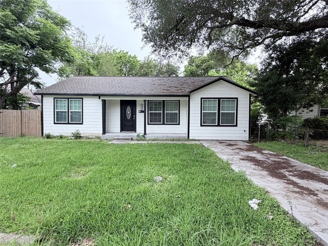 Photo - 1903 Little St