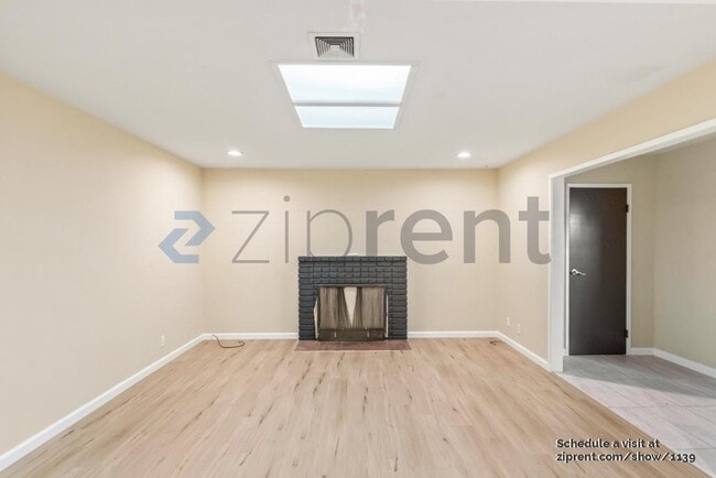 Photo - 685 Carmar St
