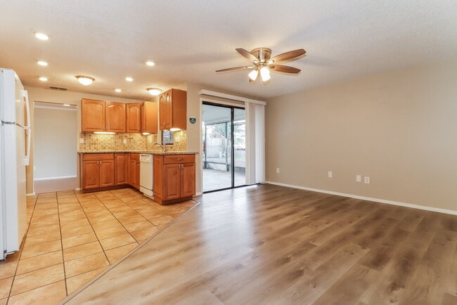 Photo - 7801 Glencoe Dr