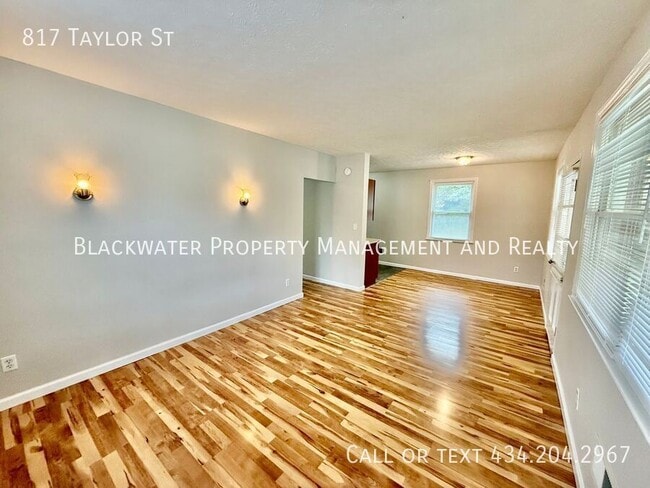 Photo - 817 Taylor St