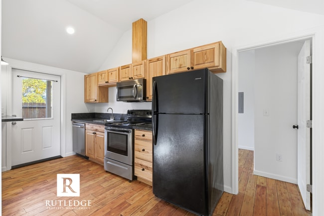 Photo - Cozy 2 Bedroom, 1 Bath in the Heart of Medford