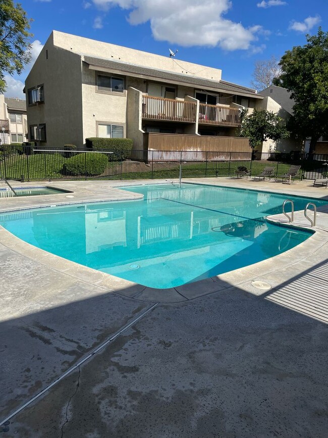 Beautiful 2 Bed / 2 Bath Upstairs Condo I... - Beautiful 2 Bed / 2 Bath  Upstairs Condo I...