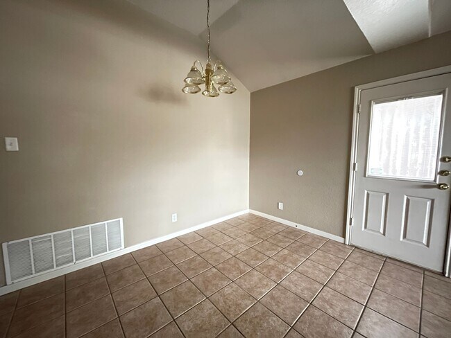 Photo - 4702 John David Dr Unidad B