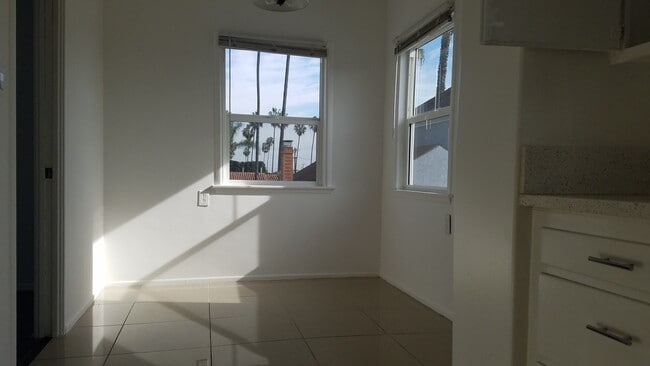 Dining Area - 5735 S Rimpau Blvd Apartments Unit 5735