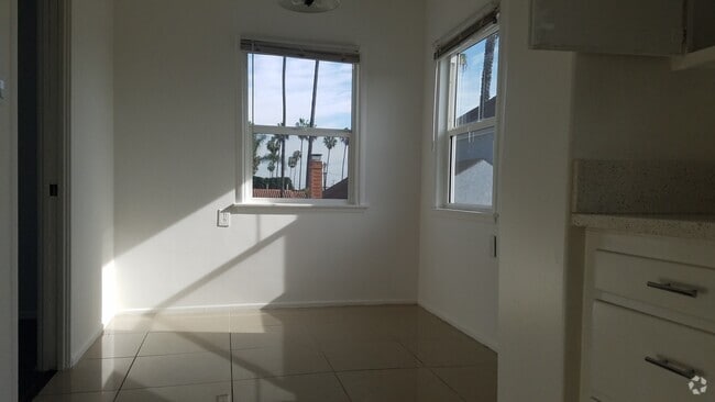 Building Photo - 5735 S Rimpau Blvd Unit 5735 Rental