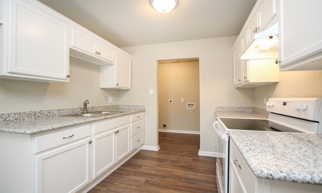 Building Photo - 6110 Glen Lee Dr