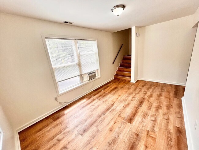 Photo - 119 Bassett St Unit B