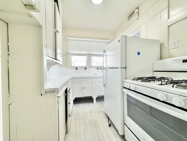 Building Photo - 1121 1/2 Appleton St-A Unit A Rental