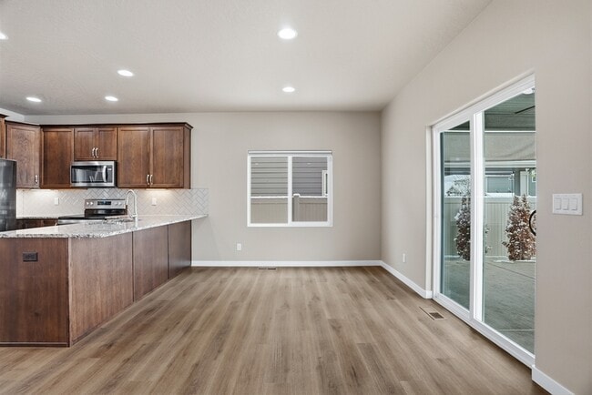 Photo - 2067 W Alsea Ave