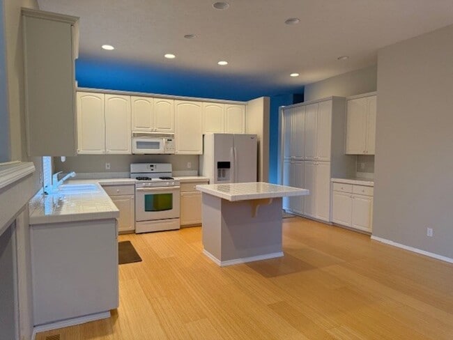 Building Photo - South Salem House in Well Established Neighborhood