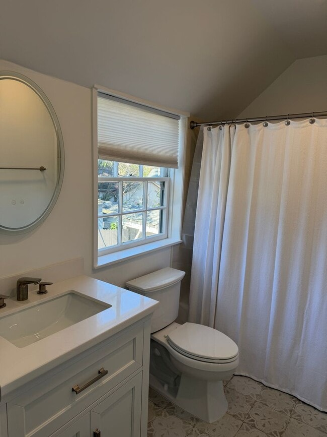 Photo - 879 E 28th St Unit A