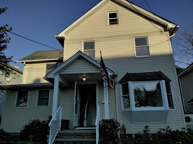 Photo - 295 Center St