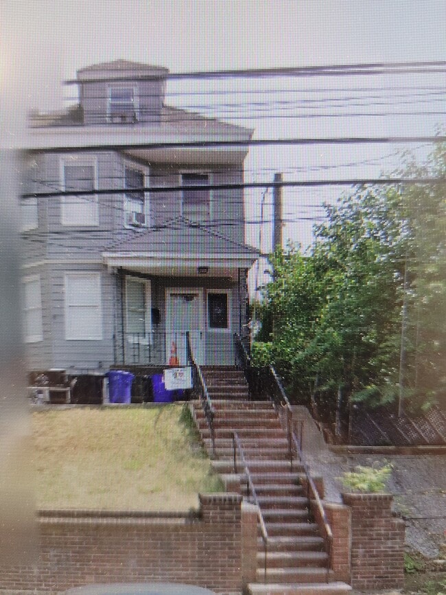 Building Photo - 539 Hamilton St Unit #2 Rental