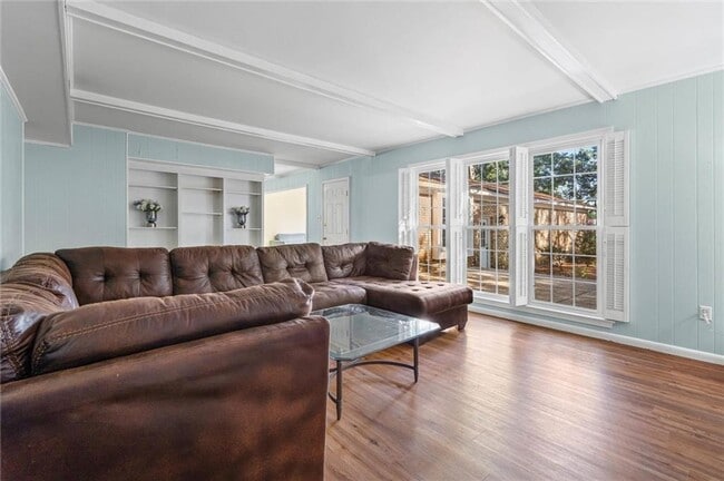 Photo - 745 Westmoreland Dr E