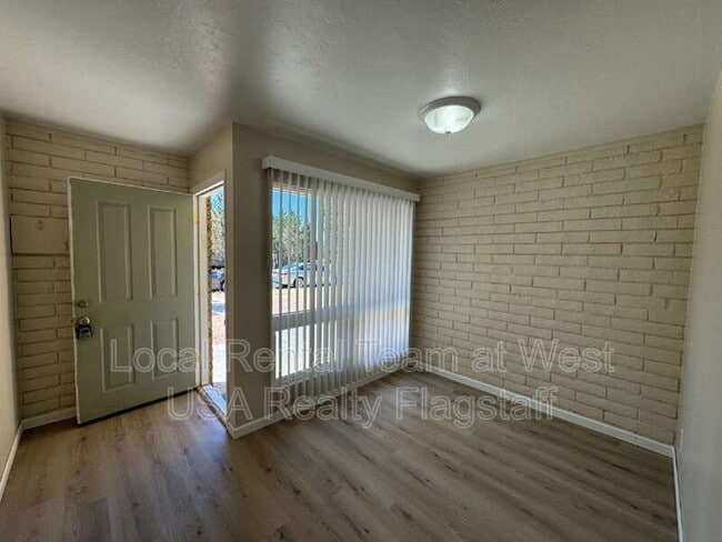 Photo - 702 E Crestview Ave