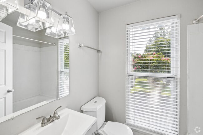 1BR, 1BA - 850SF - Bathroom