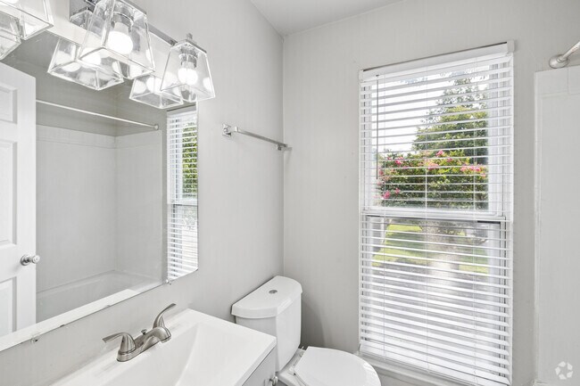 1BR, 1BA - 850SF - Bathroom - Stone Ridge Apartments