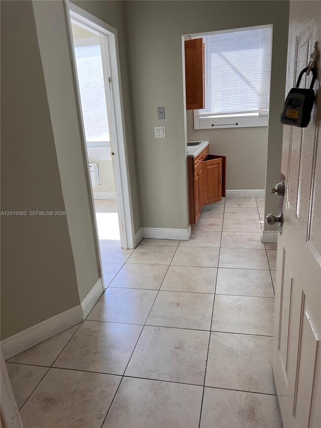 Building Photo - 441 NW 25th Ave Unit 3
