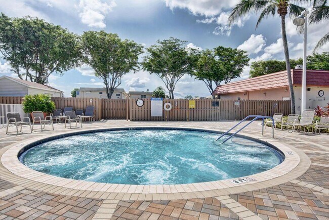 Photo - 643 Brittany Ct
