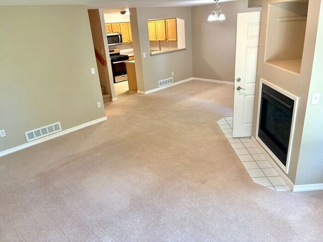 Building Photo - Beautiful and Spacious 3 Bed, 3.5 Bath Condo in SE Fort Collins. Detached 1 Car Garage. Water/Sew...