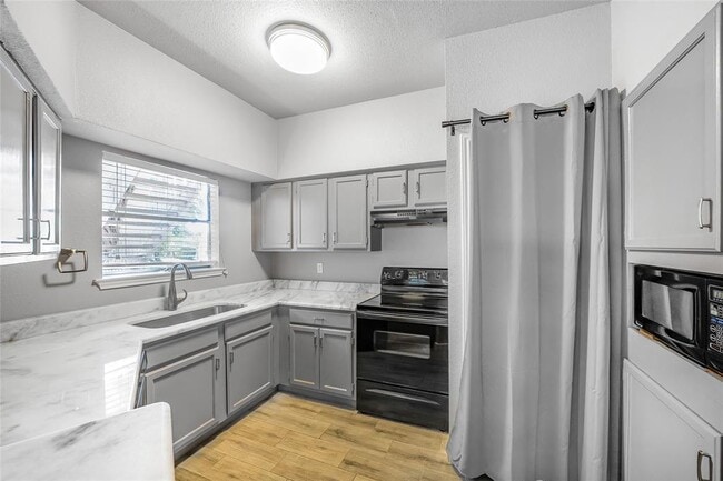 Photo - 2450 Wickersham Ln Unidad 1301