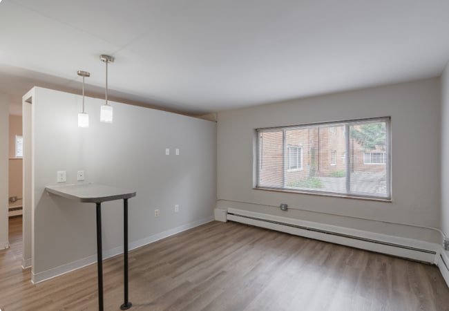 Photo - Walnut Manor Apartments