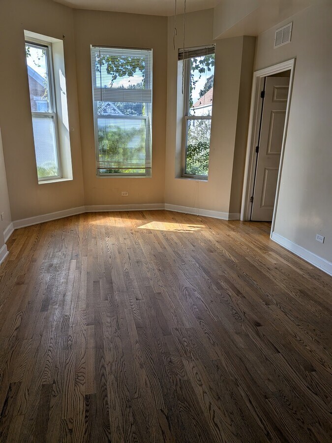 Photo - 5031 S Hermitage Ave