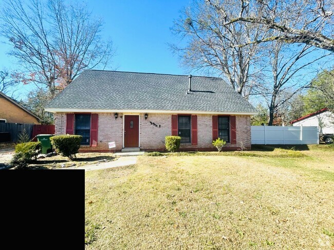 Building Photo - ** 5 Bed 2 Bath Located off Woodley Rd ** ... Rental