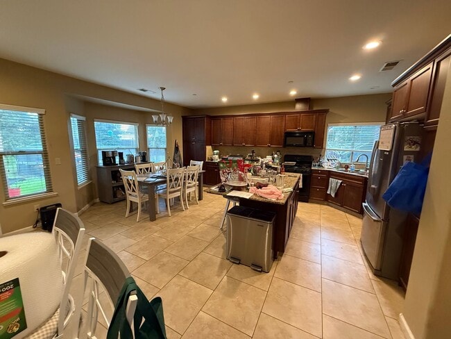 Photo - 39 N Post. A spacious 5 Bedroom 3 Bathroom...