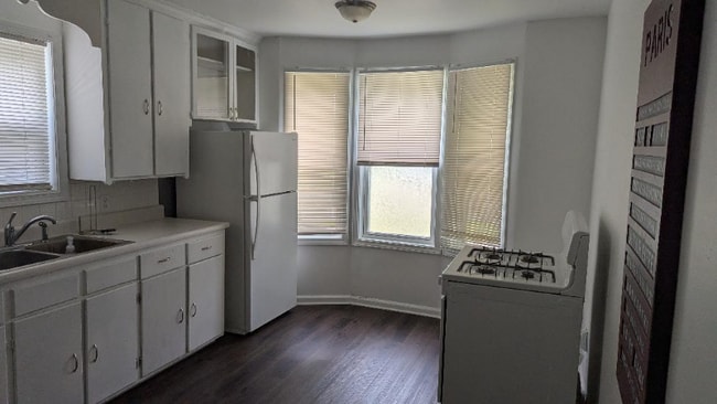 Photo - 2011 Ottawa St