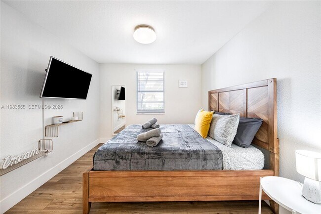 Photo - 237 38th St Unit 4