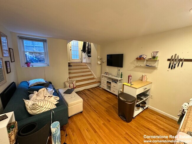 28 Phillips St