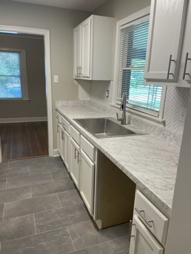 Photo - Spacious 3 bedroom 1 bath near Willow and Perkins