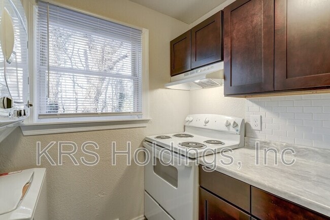 Building Photo - 1517 Halifax St Unit APT 17