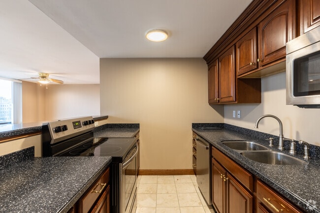 3BR, 2BA - 1780SF - Stratford House