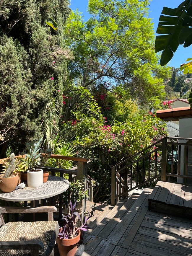 Photo - 3534 Fernwood Ave