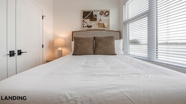 Photo - 1215 N Fayette St Unidad 525