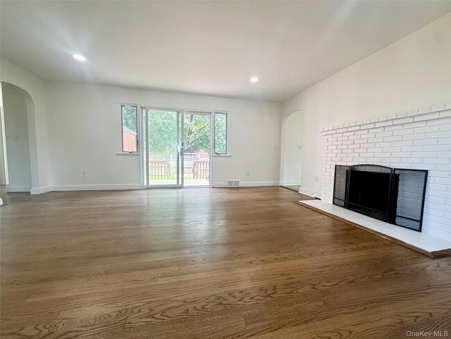 Photo - 11 Willow Ln