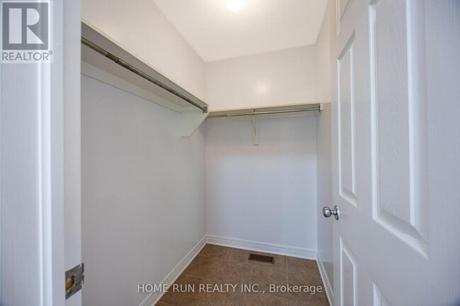 Photo - 281 Goldridge Dr