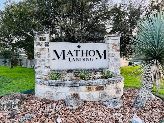 Photo - Lovely townhome | 3 bed/2.5 bath | spacious 1421 square feet | convenient location near Randolph ...