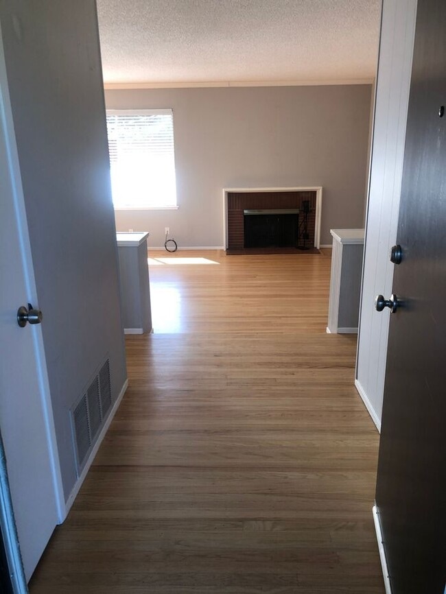 Photo - 3 bed 2 bath home for rent in SkyPark area...