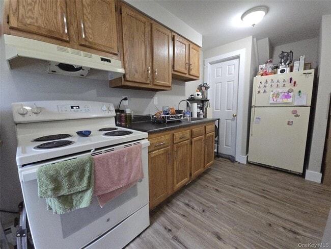 Photo - 174 Clinton St